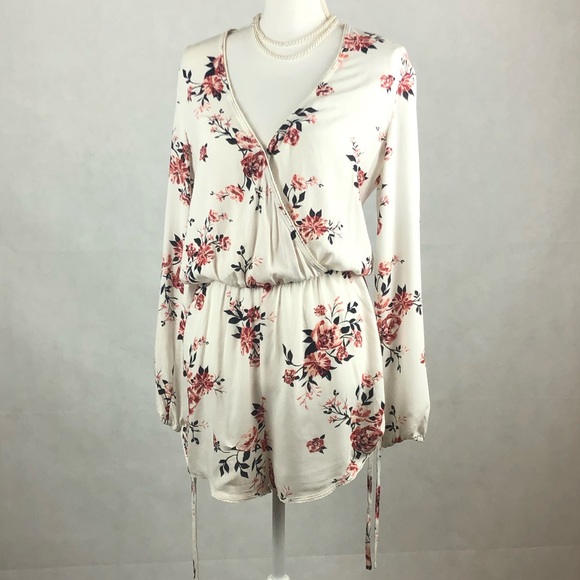 Kendall & Kylie Floral Romper Sz Medium - Picture 3 of 8